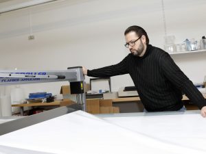 Made4you Werbung - Hochwertige Druckprodukte - Laminiert zum Schutz vor Sonnenstrahlung - UV Schutz
